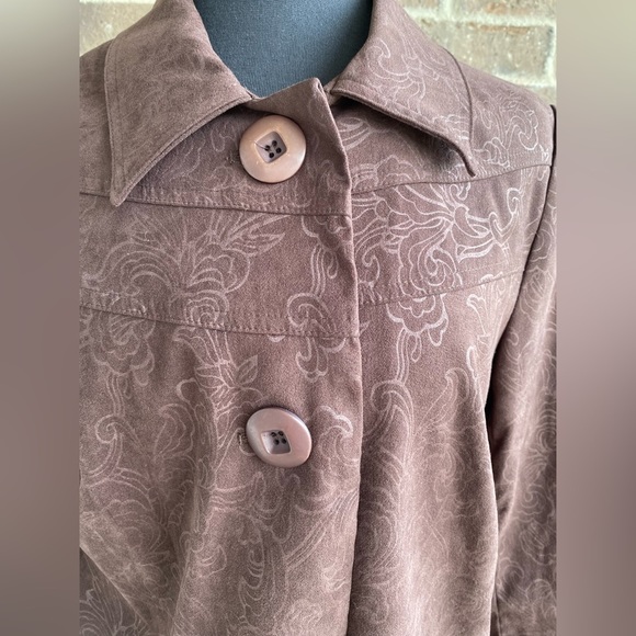 Requirements dark brown two button coat- Size M - Picture 3 of 5